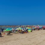 Read more about the article Cunit multa per banyar-se amb bandera vermella a les platges