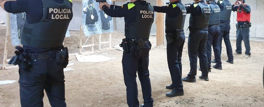 Read more about the article La Policia Local de Cunit realitza formació en tir policial